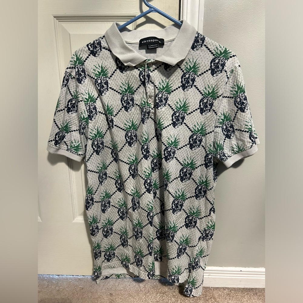 Eleven Paris men’s skull/pineapple collar shirt. Men’s L. Buttons at neck. Used